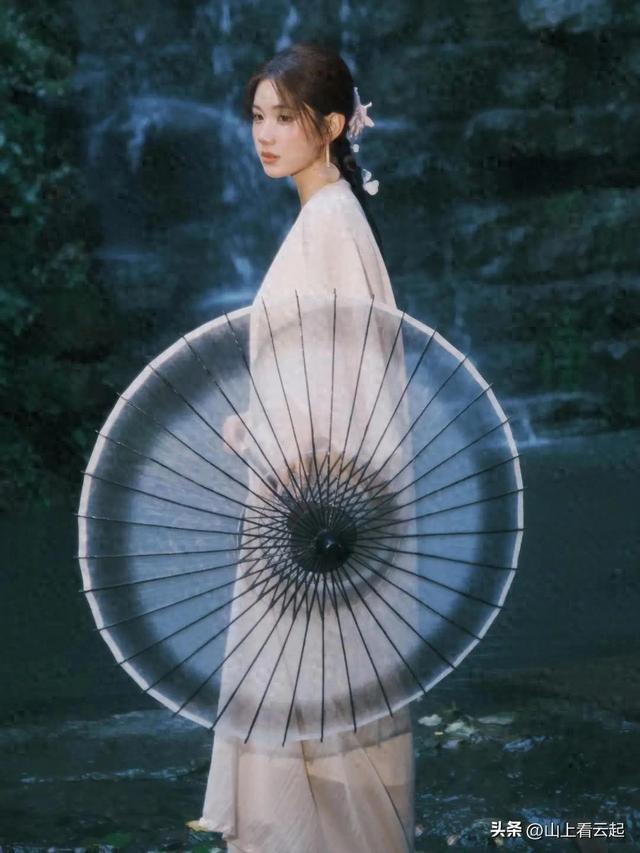 湖南长沙一佳人好漂亮， 身高167cm，体重45kg 美的让人移不开眼