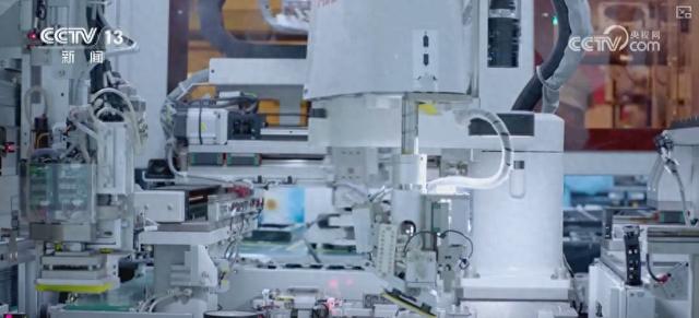 撸猫、喂养、夹豆腐，不在话下！人形机器人应用场景遍地开花 催生消费新业态