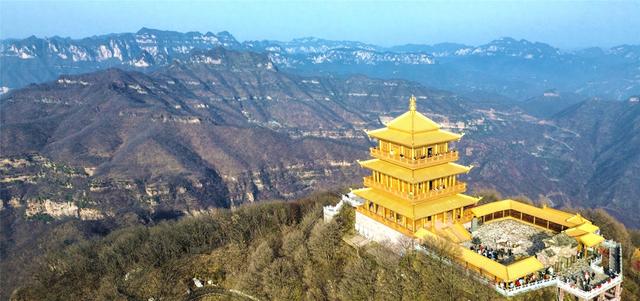 深秋王屋山登高赏奇景 地质公园层林尽染