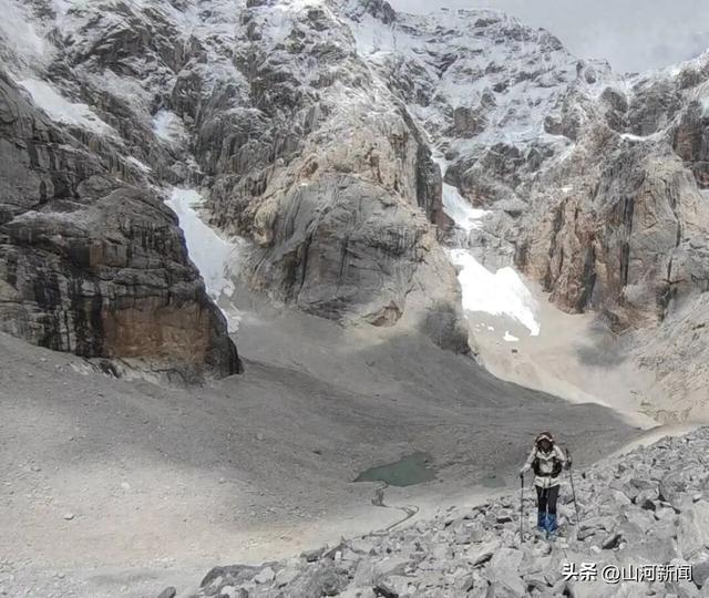 一女子手机掉新疆乱石堆中，3年后竟被同在惠州男子找到送回，“手机上有小区门禁卡”，双方住处相距仅4公里