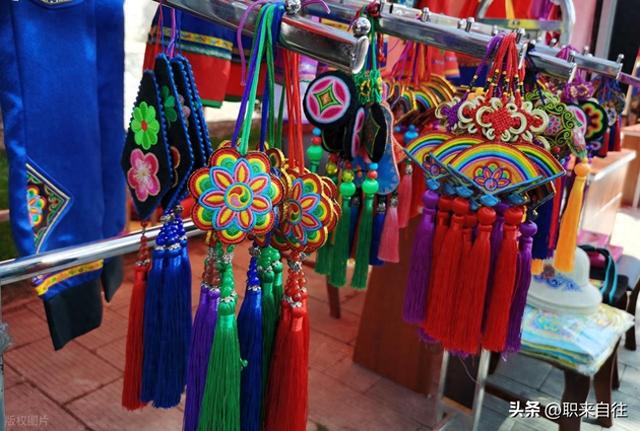 旋转木马的寓意？代表什么？（答案12月15日最新蚂蚁新村今日答案公布高原上的旋转艺术）