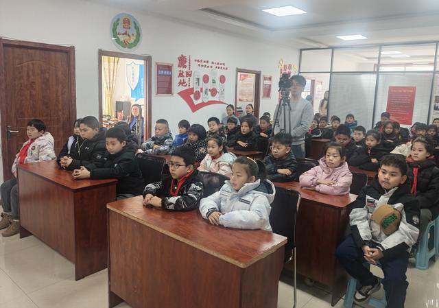 “歌游内蒙古·阅读北疆”系列讲座收官