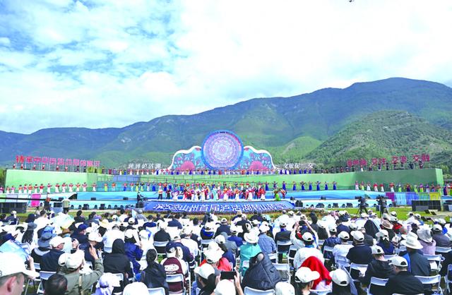2025年凉山州首届泸沽湖转山转海节启幕 “转”出凉山文旅促“三交”新篇章