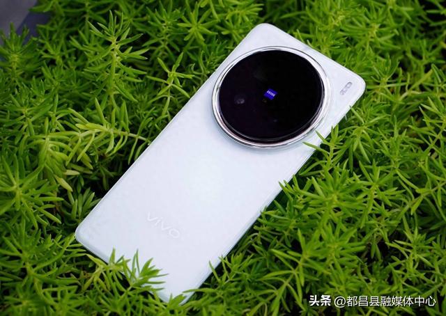 vivo亮出“底牌”，16GB+512GB下跌1454元，天玑9400+2亿像素