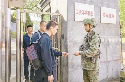 沈阳联勤保障中心某部按新条令规定安排官兵回家住宿——安家驻地周边 军士跨市团聚