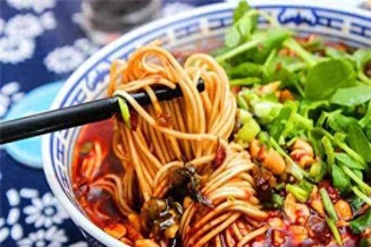中国“最尴尬”的4碗面，一手好牌打得稀巴烂，这真不怪当地人！