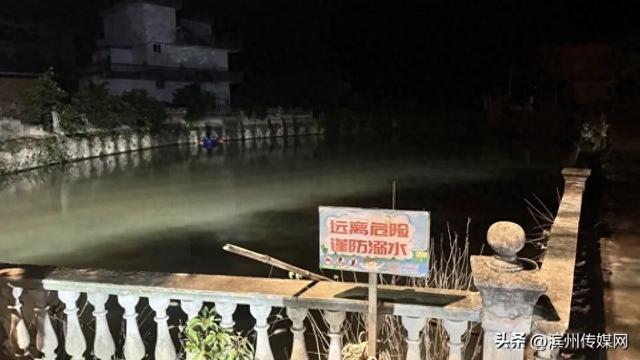 江西一幼儿园园长车载多名幼儿落水致8死：有校车坐不下才由园长送孩子；律师：幼儿园涉重大责任事故罪