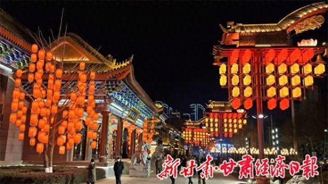 兰州老街新年灯展亮灯迎客