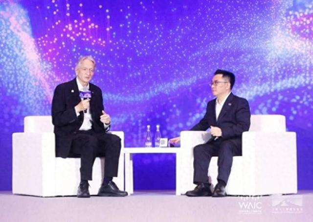 对话诺奖图灵奖得主，公布最新科研成果，科学前沿全体会议圆满举办 | 直击WAIC