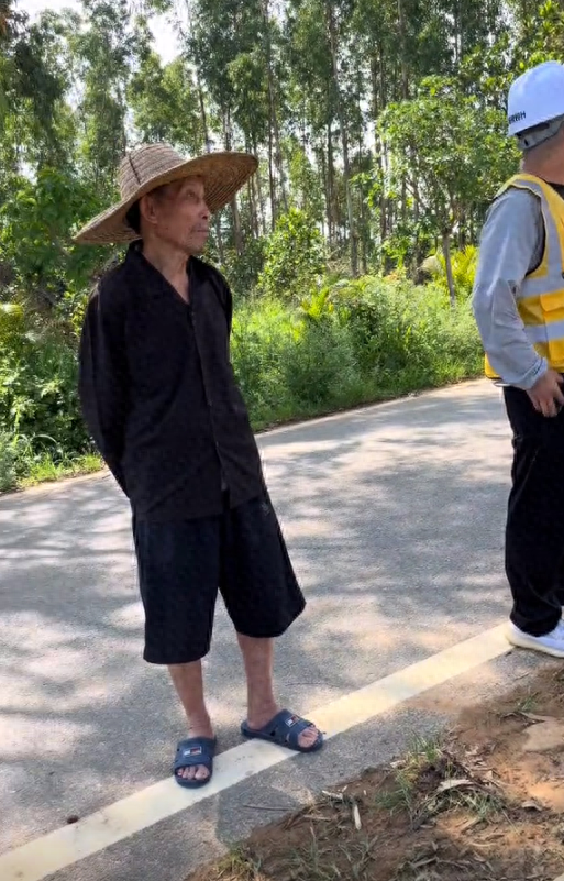 全红婵家邻居也要盖新房了，连夜砸围墙清理场地，网友建议开超市