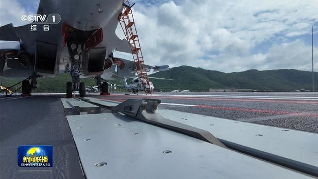 全球首创！福建舰电磁弹射秀出独门绝技	，美国想要的又被中国实现