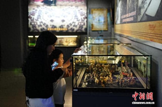 昆明市博物馆“小锡兵大故事”展吸引市民