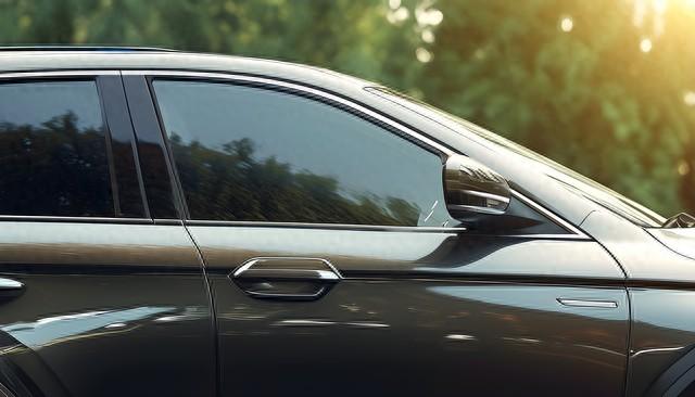 优化挡风玻璃（2025汽车玻璃养护车窗实用攻略防裂防雾防眩光）