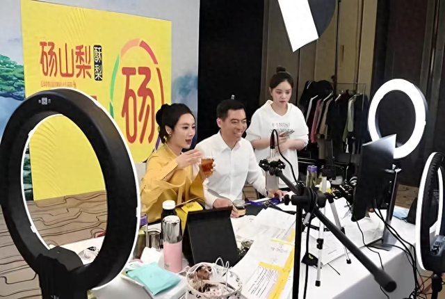 外卖大战到直播电商，董海锋在高校的这番话很有意思