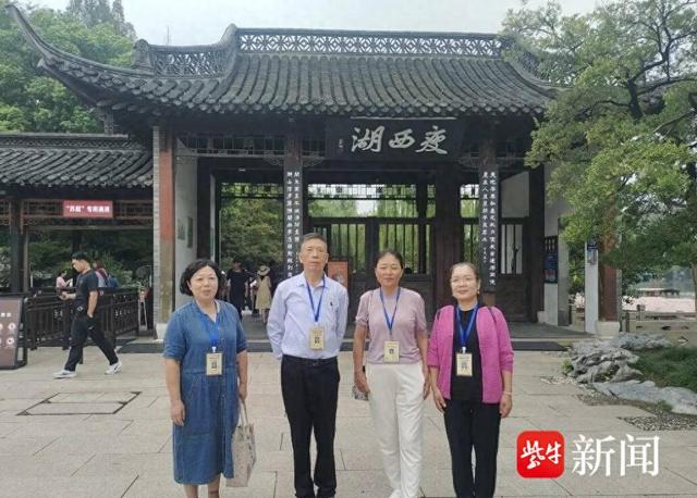观察文明旅游，守护安心之旅，景区美好的体验感也有这群志愿者的付出