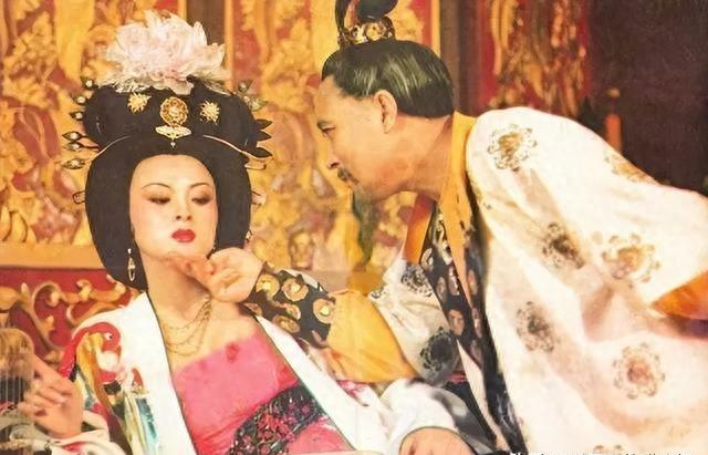 杨玉环晚上睡觉有个坏习惯，一般人都难以忍受，唐玄宗却十分享受