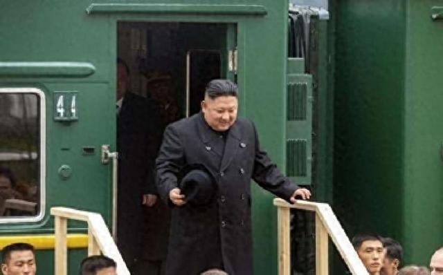 行程结束，26国领导人离京，金正恩最后一个走，上专列前送3句话