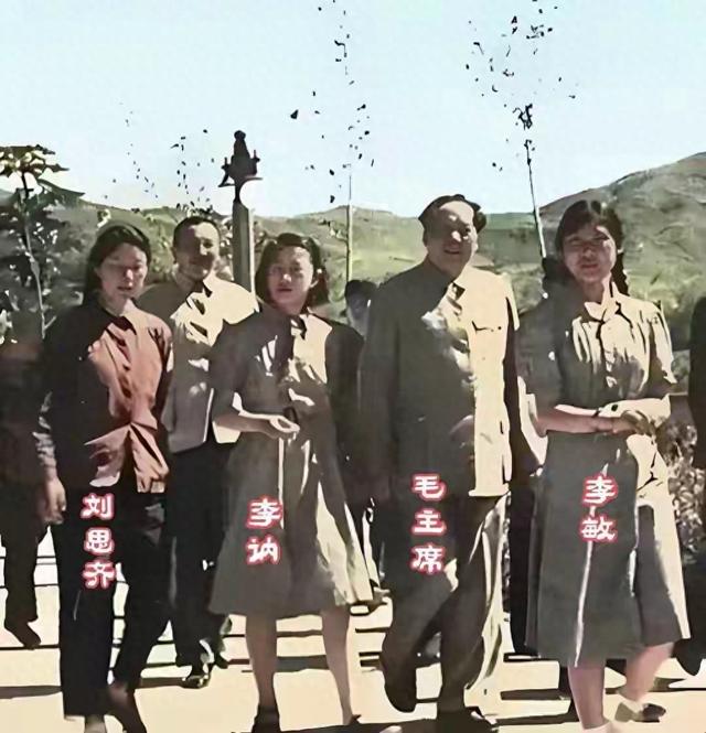 毛主席带着三个女儿散步的合照，这应该是主席最幸福的一天了。