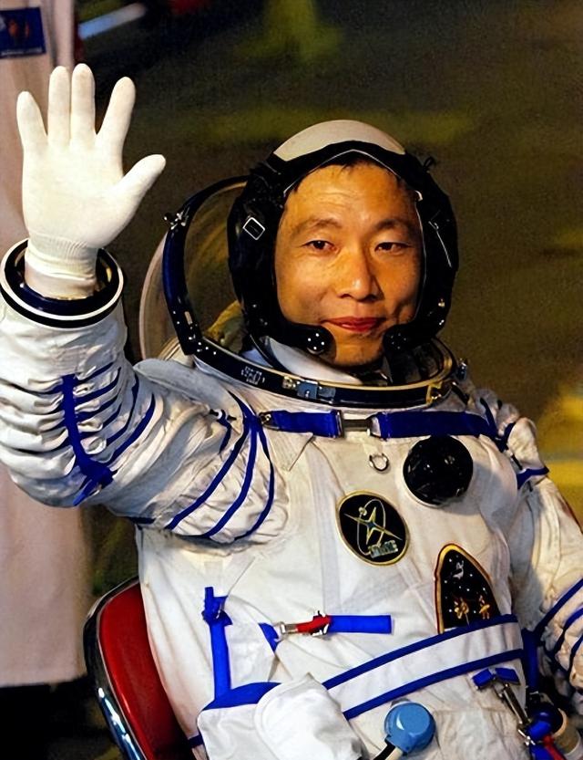 杨利伟夫人温柔美丽，被婆婆一眼看中，为丈夫放弃工作毅然随军！