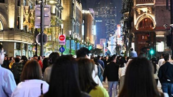 “请3休12”超长假期来临，第一批拼假游客已抵达