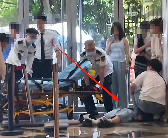 上海某潮牌店前最触目惊心的一幕：病态现象，祸害了多少中国女性