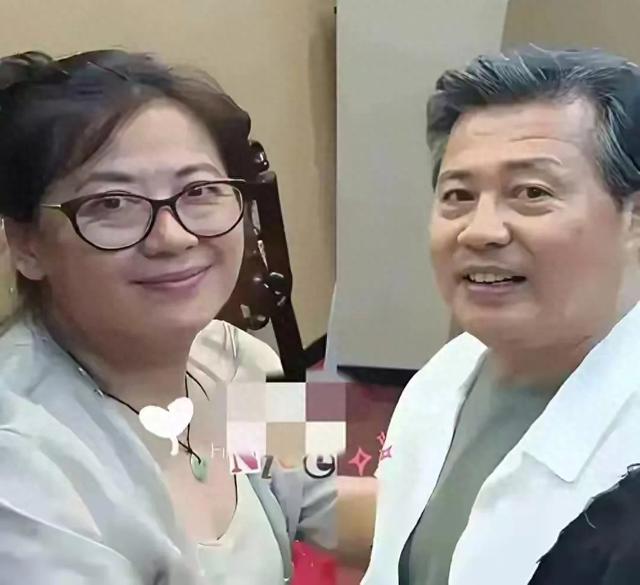 真是岁月不饶人呐,曾经的金童玉女也慢慢老去;看岁月不饶人啊!