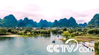 广西阳朔：世外桃源景区群山连绵