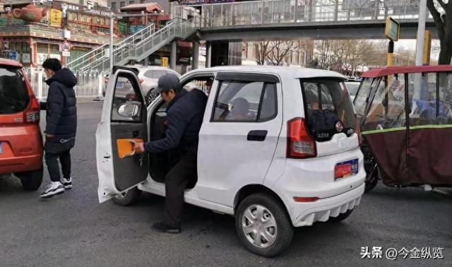 别再一禁了之！"老头乐"乱象背后，如何兼顾百姓需求与交通安全？