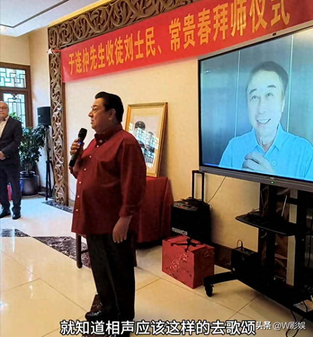 没门户真不行，于连仲收徒，姜昆、冯巩发视频祝贺，李金斗做主持