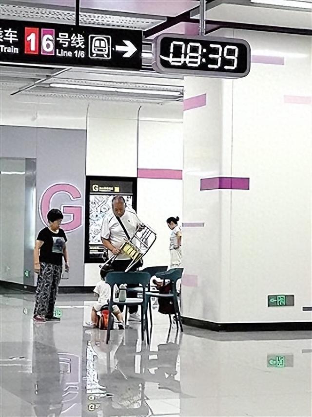 秋老虎来袭 人防便民服务点成好去处