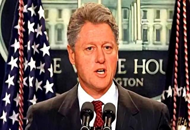 爱泼斯坦邮件曝光：克林顿满口谎言被拉黑，曾20多次乘洛丽塔特快