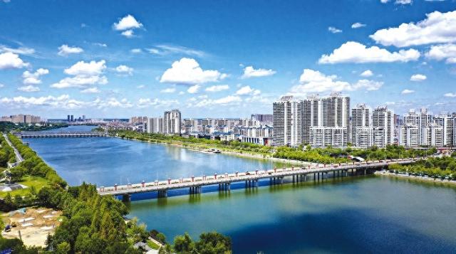 8月的随州城区“一湖两岸”风光格外靓丽