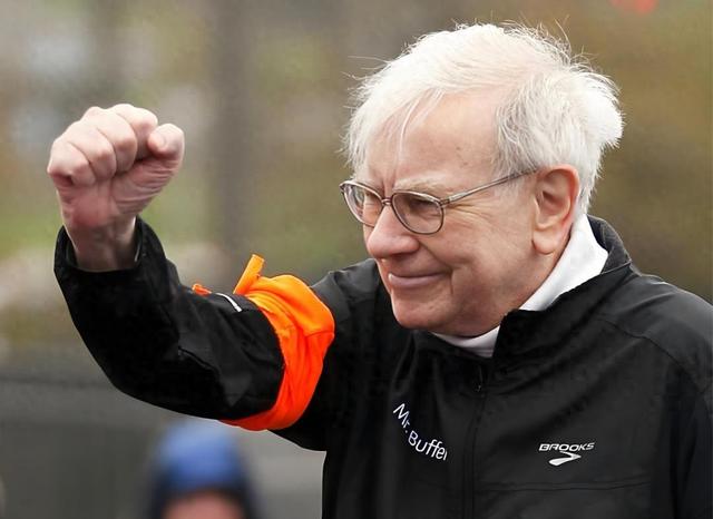 95岁巴菲特正式官宣谢幕！年底将卸任CEO，3820亿帝国交棒副手