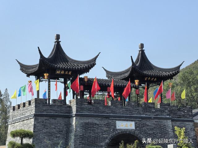 重阳登高丹阳黄连山 齐梁半壁基业地 北顾大江秋水情