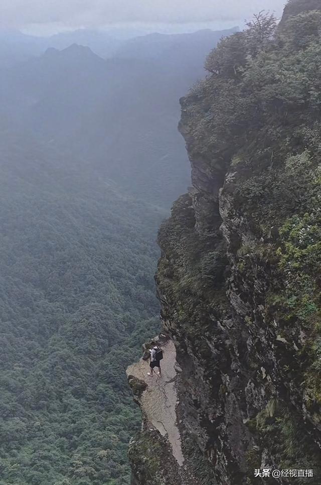 重庆一网红悬崖栈道已永久性封闭