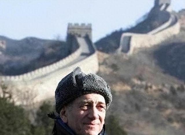 祖籍在东北的以色列总理，自称是半个中国人，2004年到哈尔滨祭祖