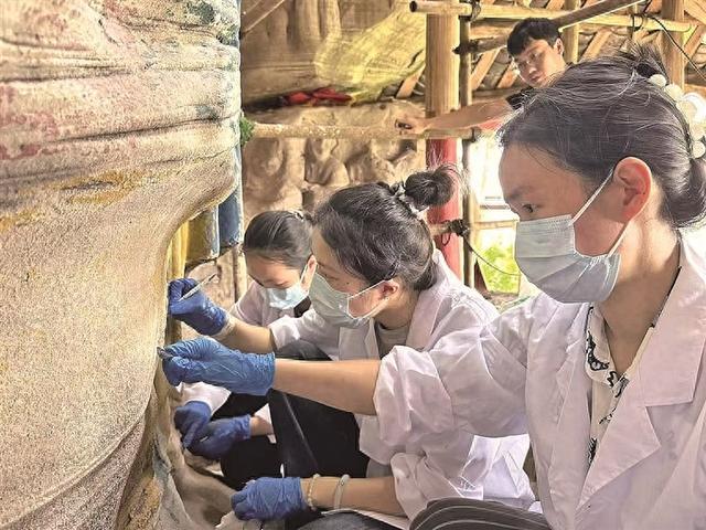 保护好那些散落乡野的千年石窟