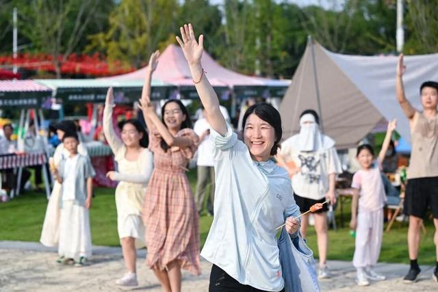 在离南京一小时车程的林海中，有人聚众“撒野”！