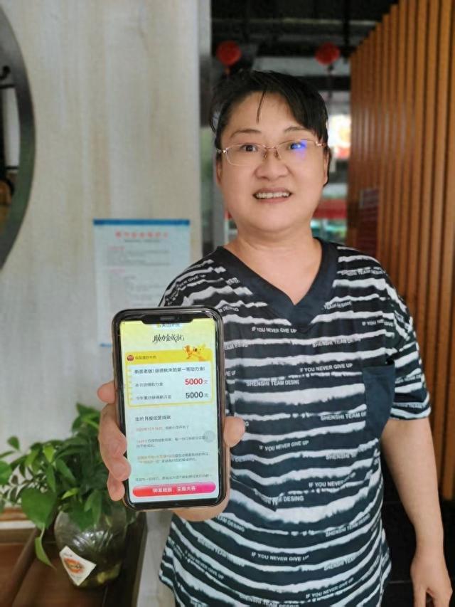 美团宣布“秋天第一杯奶茶”收官：请300万骑手喝奶茶