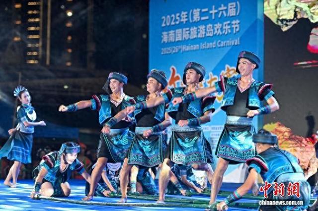 2025年海南国际旅游岛欢乐节竹竿舞大赛开赛