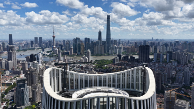 陆家嘴高楼与石库门建筑同框，这个观光厅解锁上海登高观光新视角