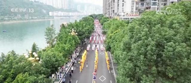 “文旅+非遗+科技+电影+生态”吸引游客纷至沓来 特色资源激活火热消费新场景