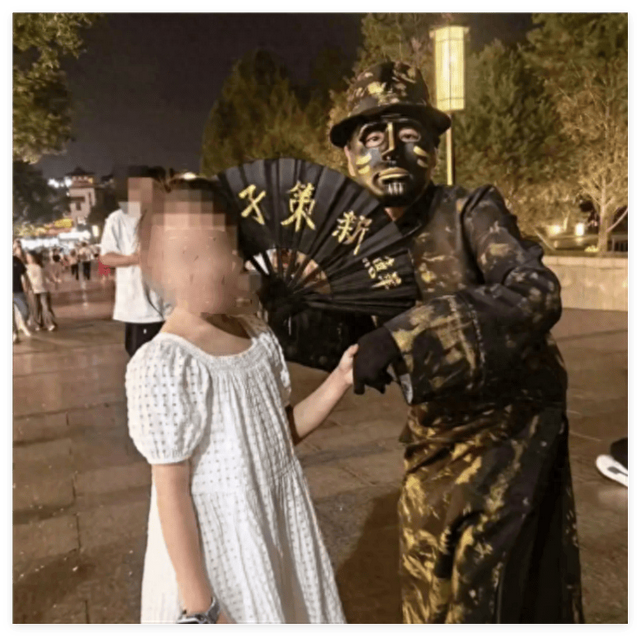 别让西安大唐不夜城“拍照刺客”坏了好风景