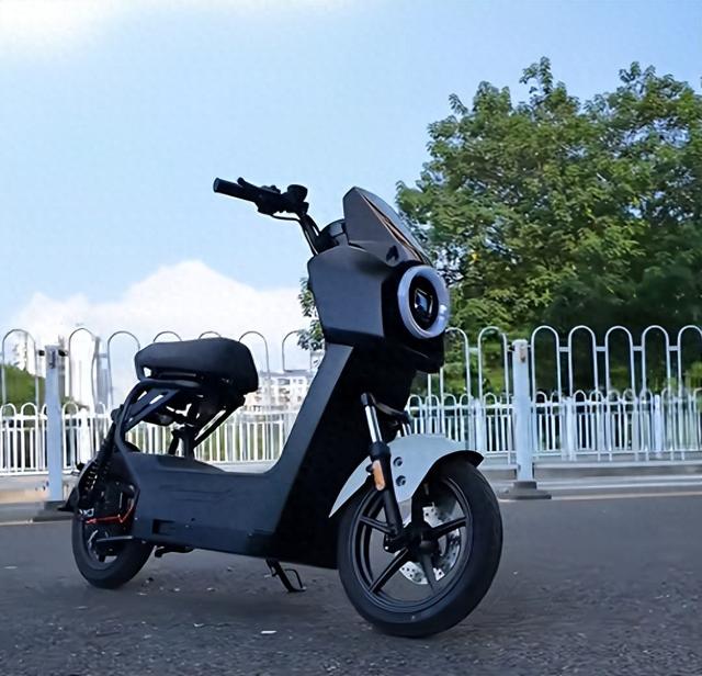 新国标小包车：没有后座！网友吐槽：无后座，怎么载娃上学？