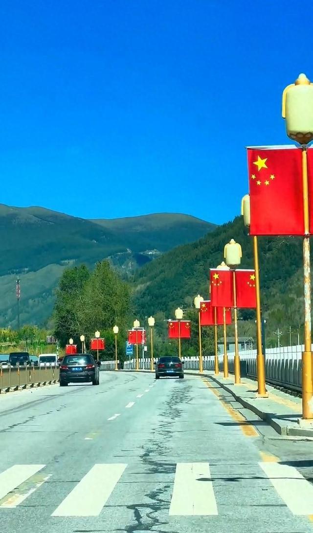 十一长假五台山对本地车辆单双号限行，当地居民称愿为外地游客“留量”，很多人称要再去一次五台山