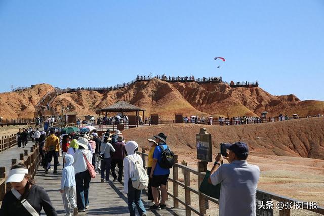张掖七彩丹霞暑期客流井喷 单日5.2万人次创历史新高
