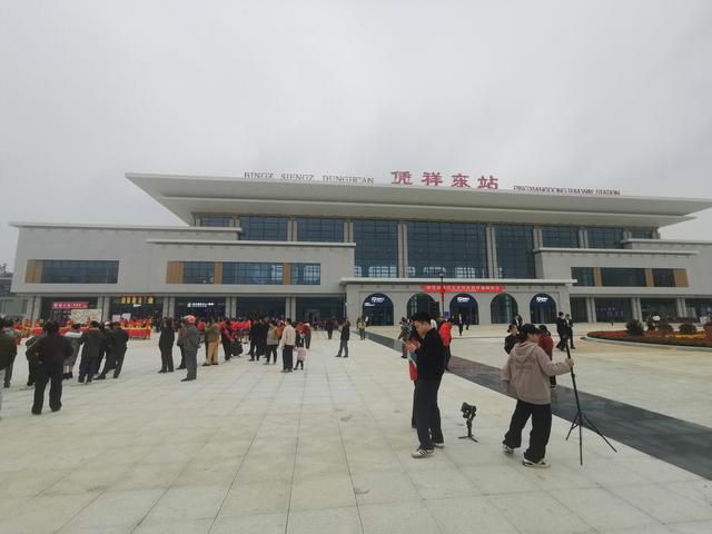 凭祥边陲高铁站的早晨