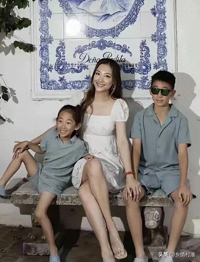陈小春的基因太强了，两孩子和他也太像了吧，简直一模一样