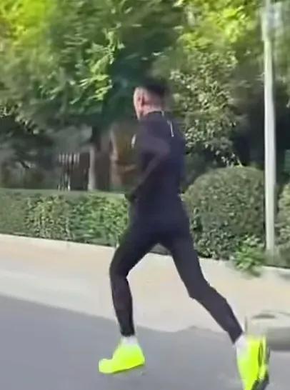 河北小伙跑姿极其好看，众多网友纷纷求教跑姿
