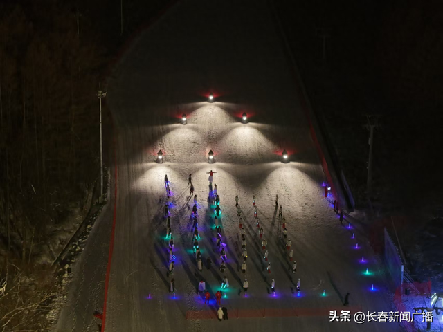 长春净月潭冰雪体验再升级 森林穿越雪飘流与中级雪道夜场同步开放